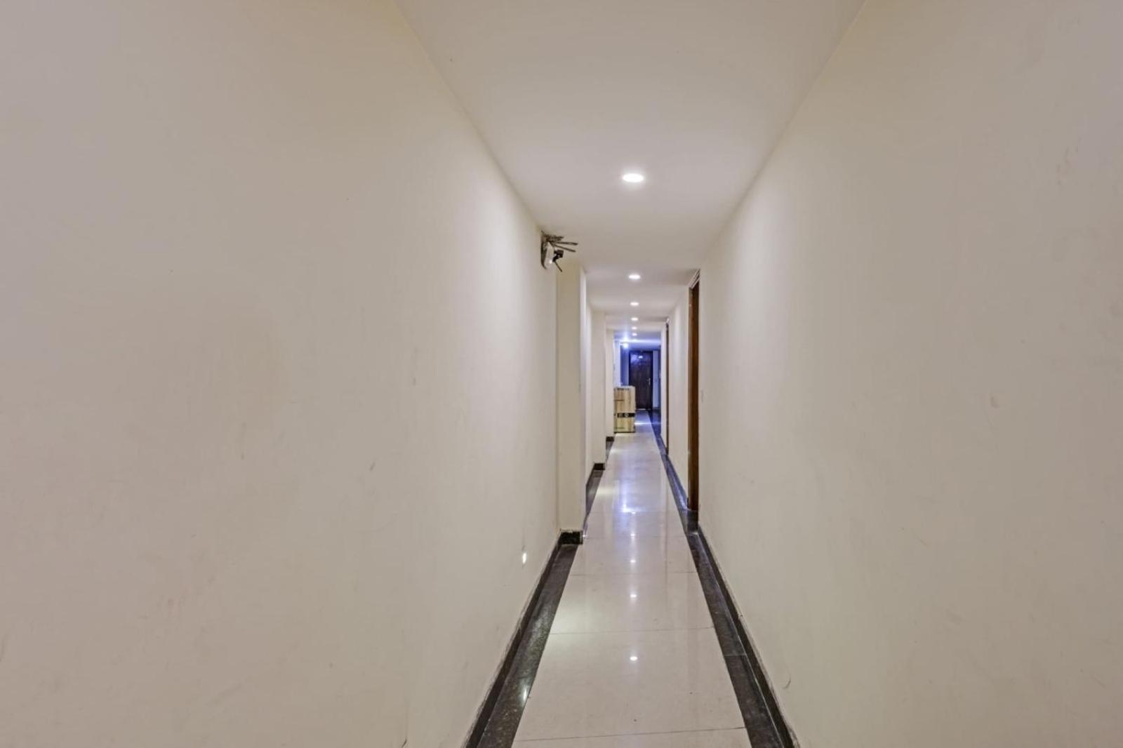 Hotel Keshew International Nueva Delhi Exterior foto