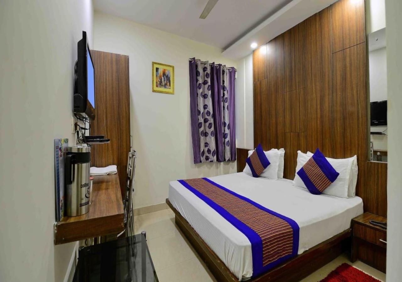 Hotel Keshew International Nueva Delhi Exterior foto