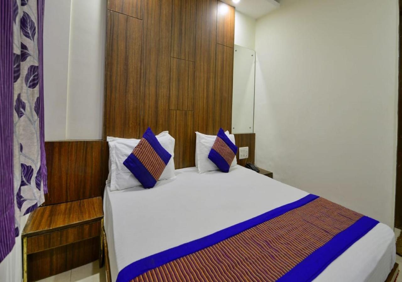 Hotel Keshew International Nueva Delhi Exterior foto