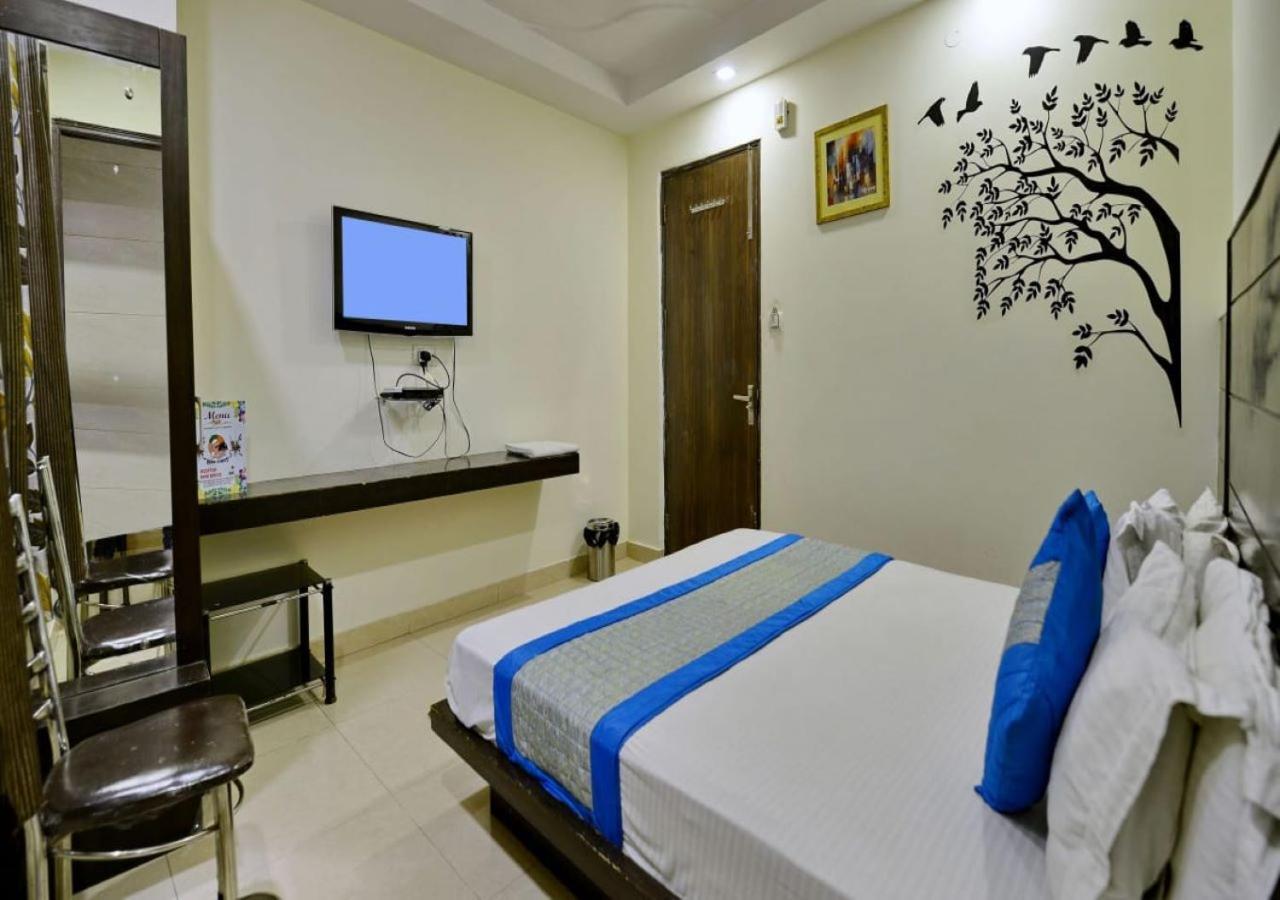 Hotel Keshew International Nueva Delhi Exterior foto